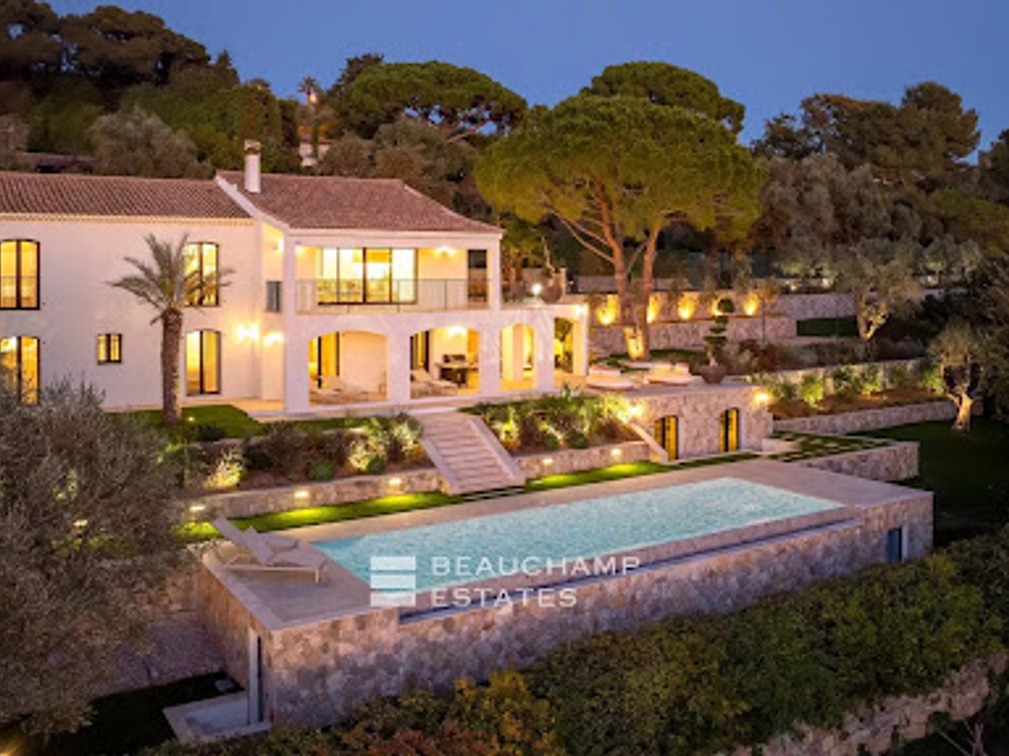 Villa 7 pièces 282 m²