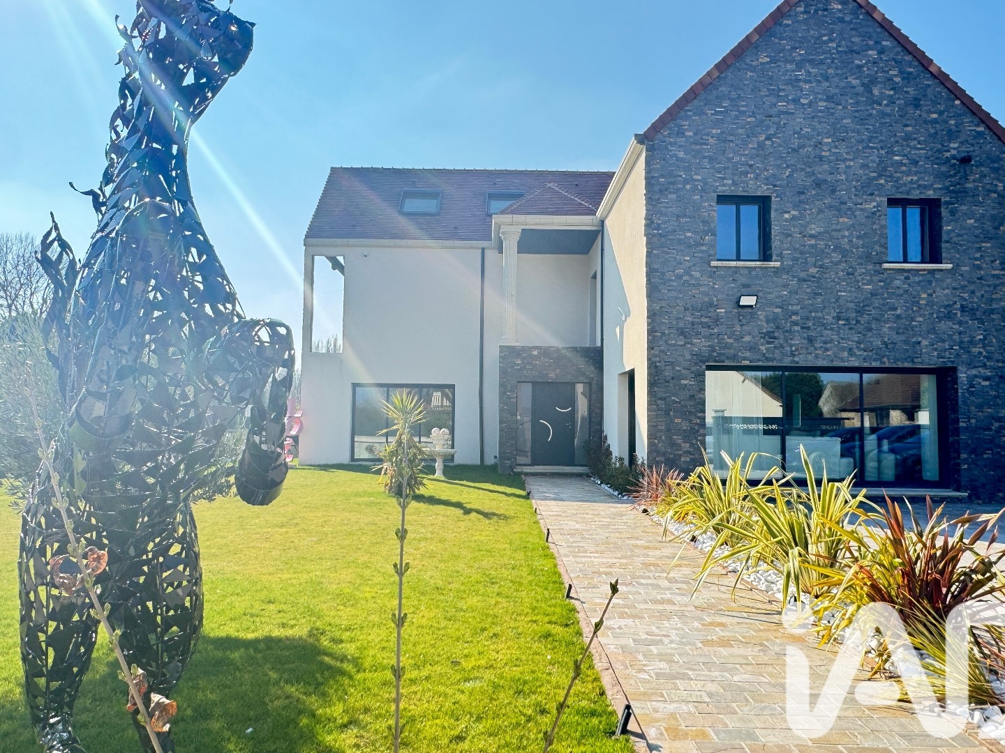 Maison 8 pièces 360 m²