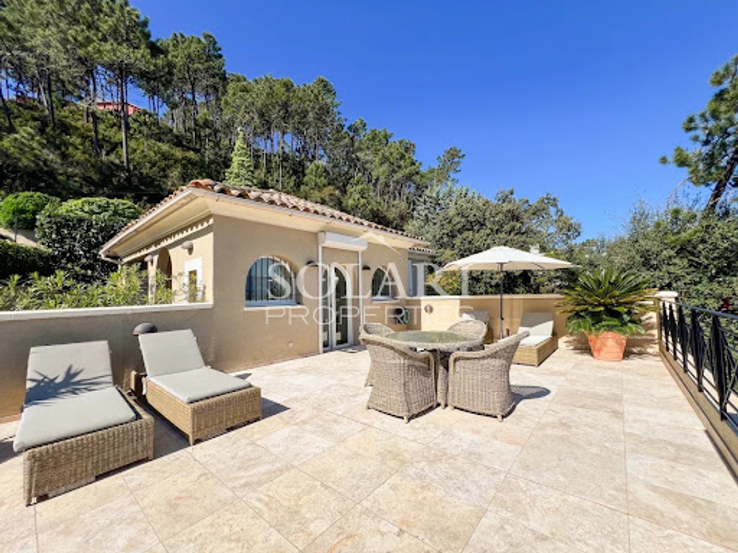 Maison à vendre - 6 pièces - 180m2 - Théoule-Sur-Mer (06590)