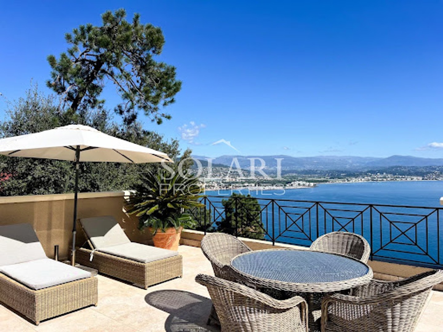 Maison à vendre - 6 pièces - 180m2 - Théoule-Sur-Mer (06590)