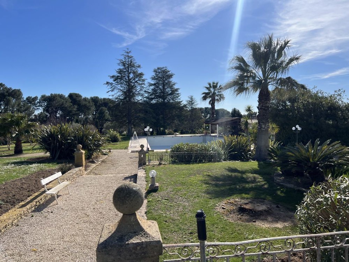 SUPERBE T4 REZ DE JARDIN dans résidence avec PISCINE