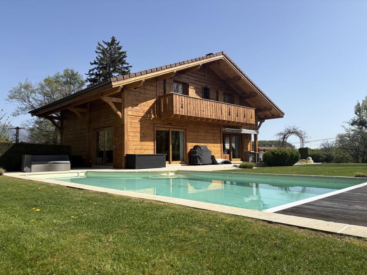 Magnifique maison offrant jusqu'à 272m2 avec piscine
