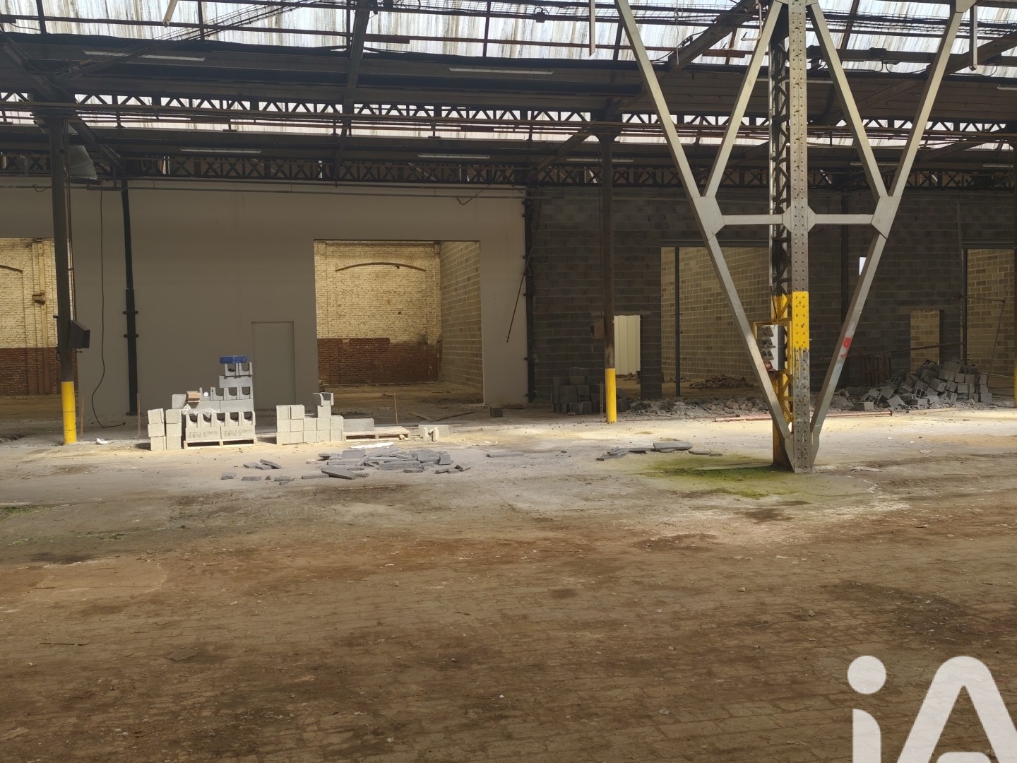 Parking / garage / box à vendre - 106m2 - Roubaix (59100)