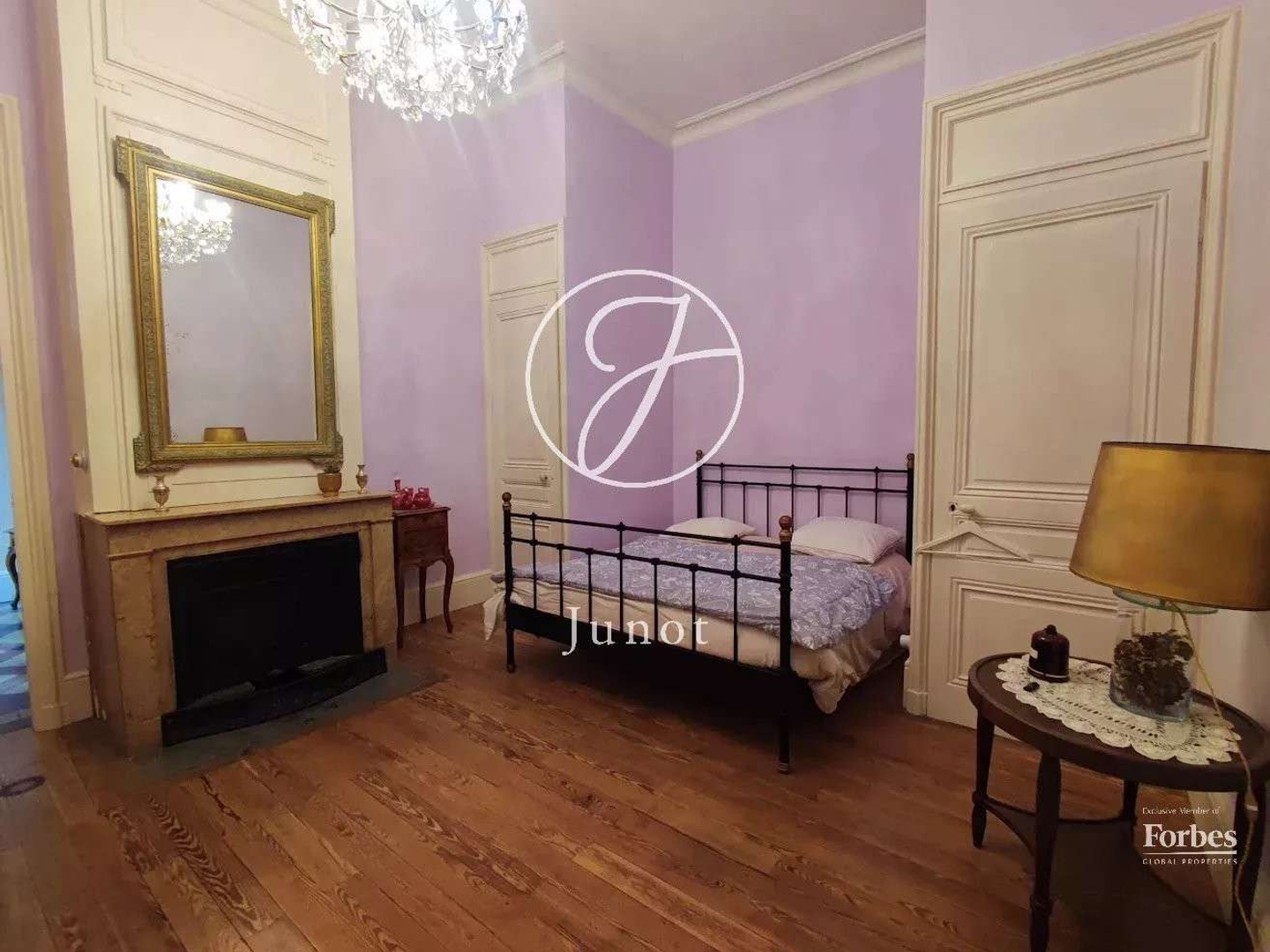 Château 20 pièces 1005 m²