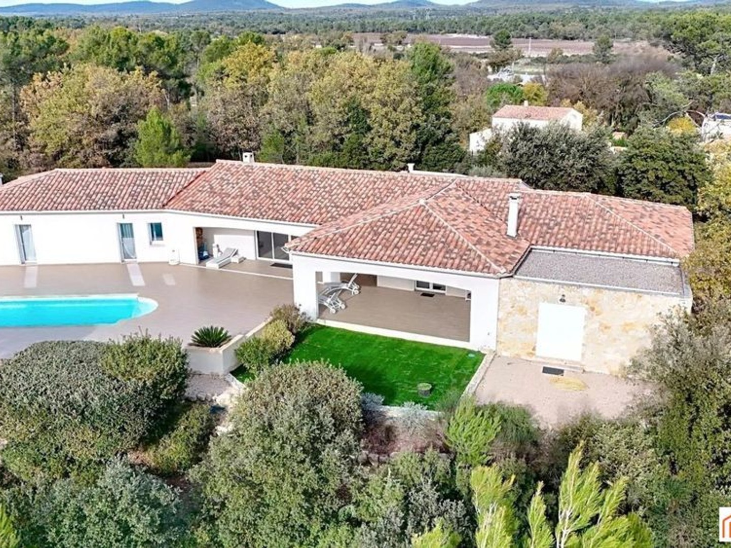 Villa d'architecte de 205 m² avec une vue exceptionelle, une piscine et un garage de 50 m²