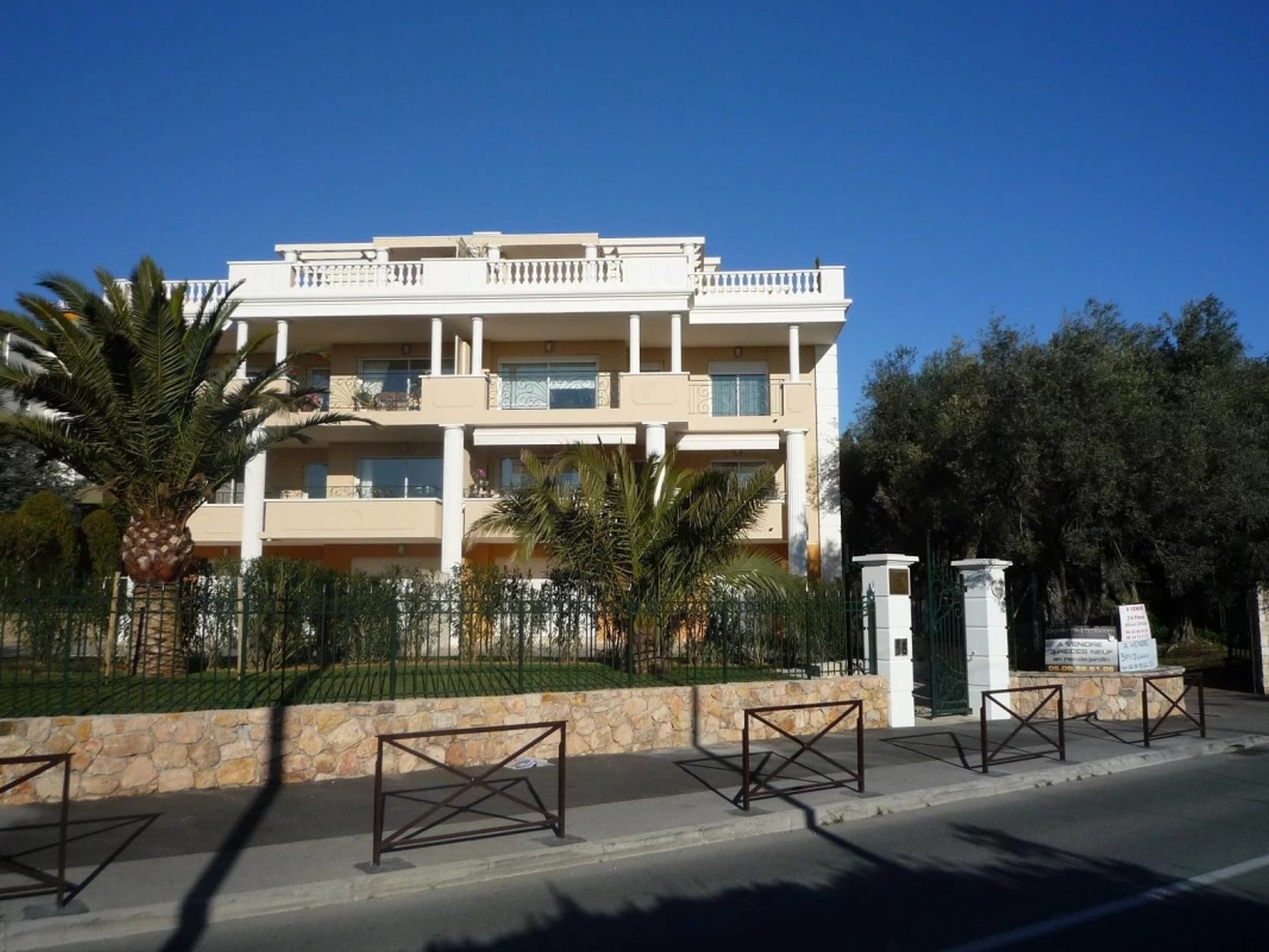 Appartement à vendre - 4 pièces - 118m2 - Saint-Laurent-Du-Var (06700)