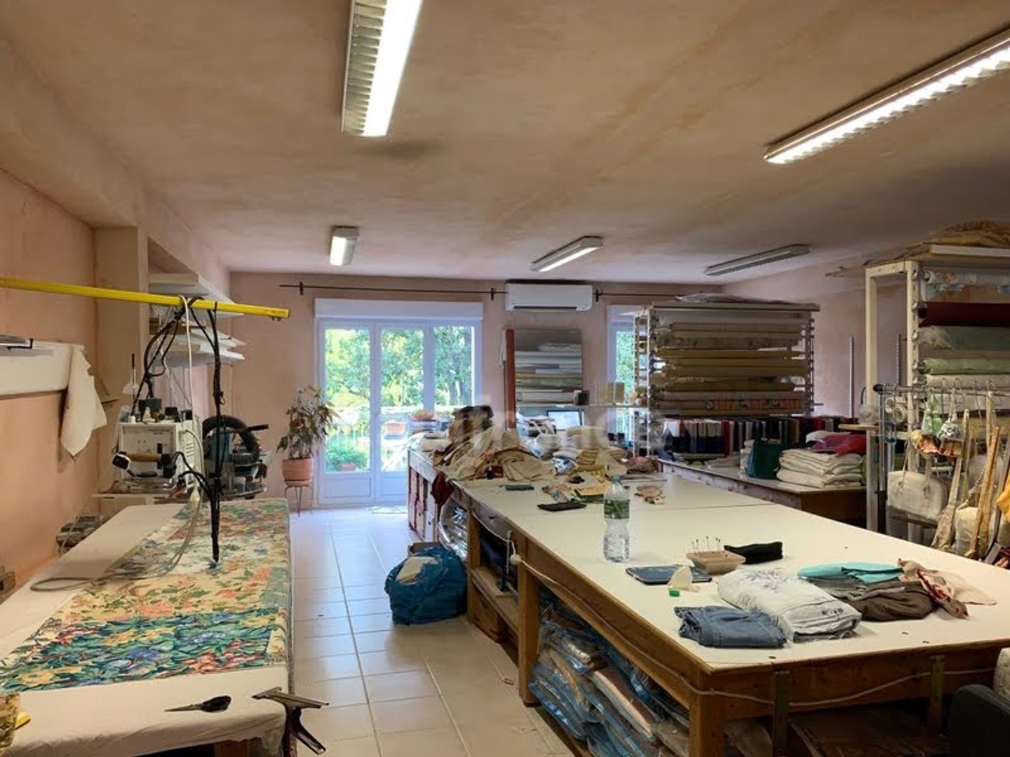 Local 3 pièces 220 m²
