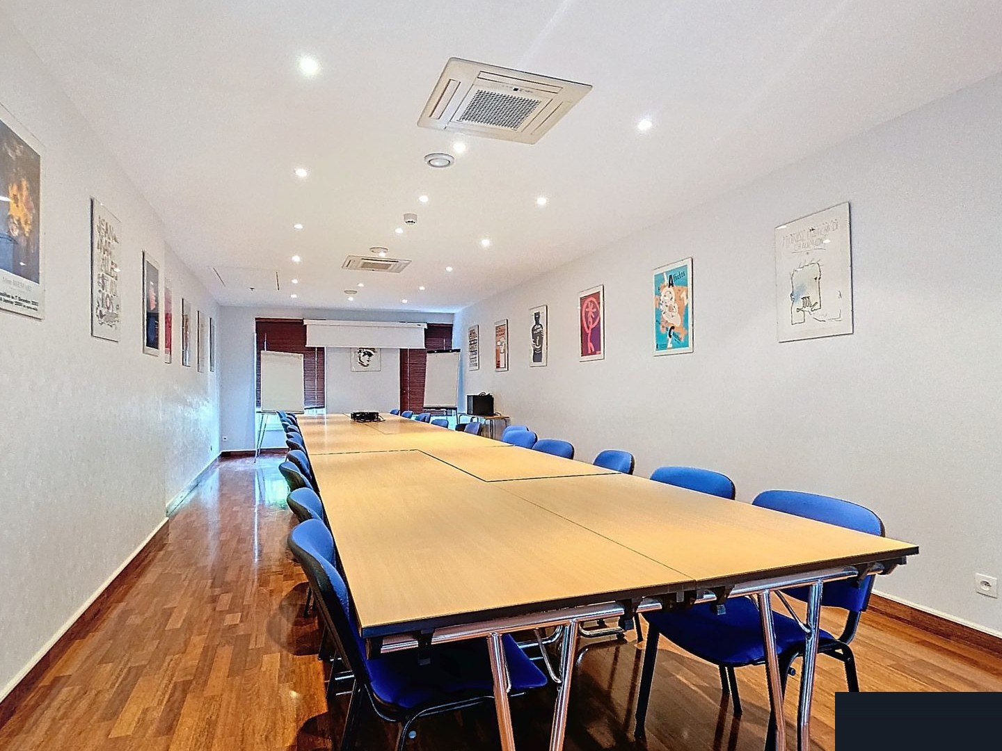 Locaux à vendre - 2000m2 - Chaumont (52000)