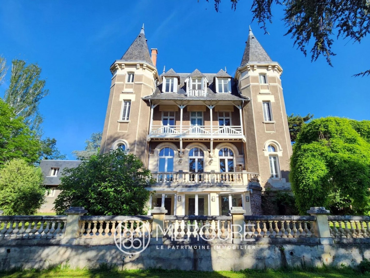 PUY DE DOME, CENTRE DE CHATELGUYON, VILLA ART DECO EN PARFAIT ET