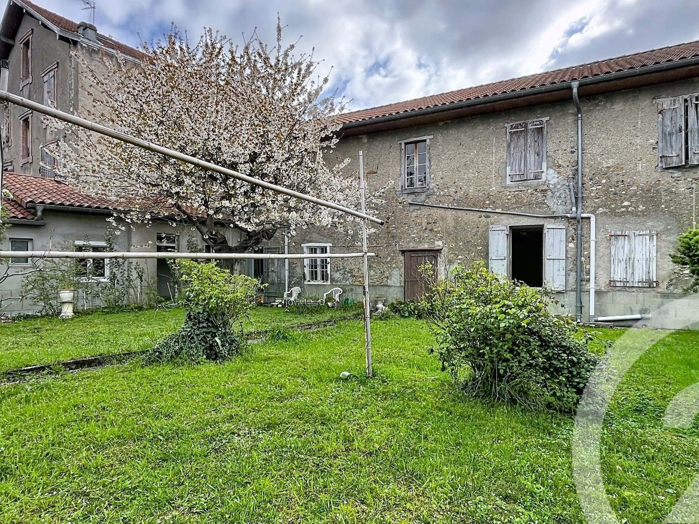 Immeuble à vendre - 382m2 - Saint-Gaudens (31800)