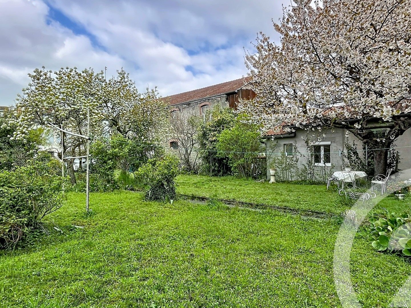 Immeuble à vendre - 382m2 - Saint-Gaudens (31800)