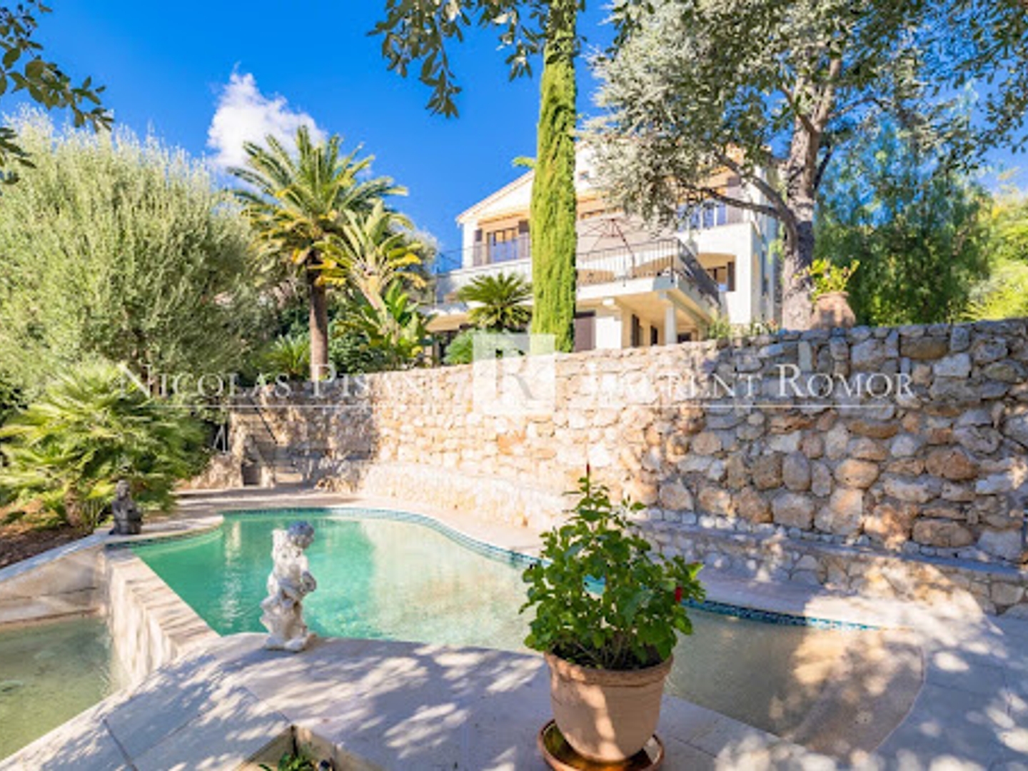 Maison à vendre - 7 pièces - 268m2 - Roquebrune-Cap-Ma... (06190)