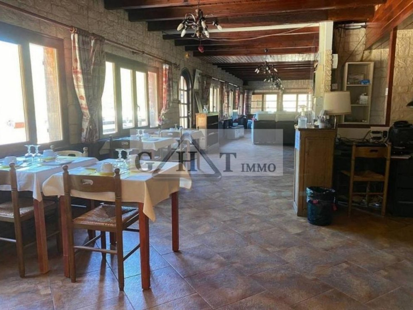 A VENDRE MURS ET FONDS HOTEL RESTAURANT A LA MONTAGNE