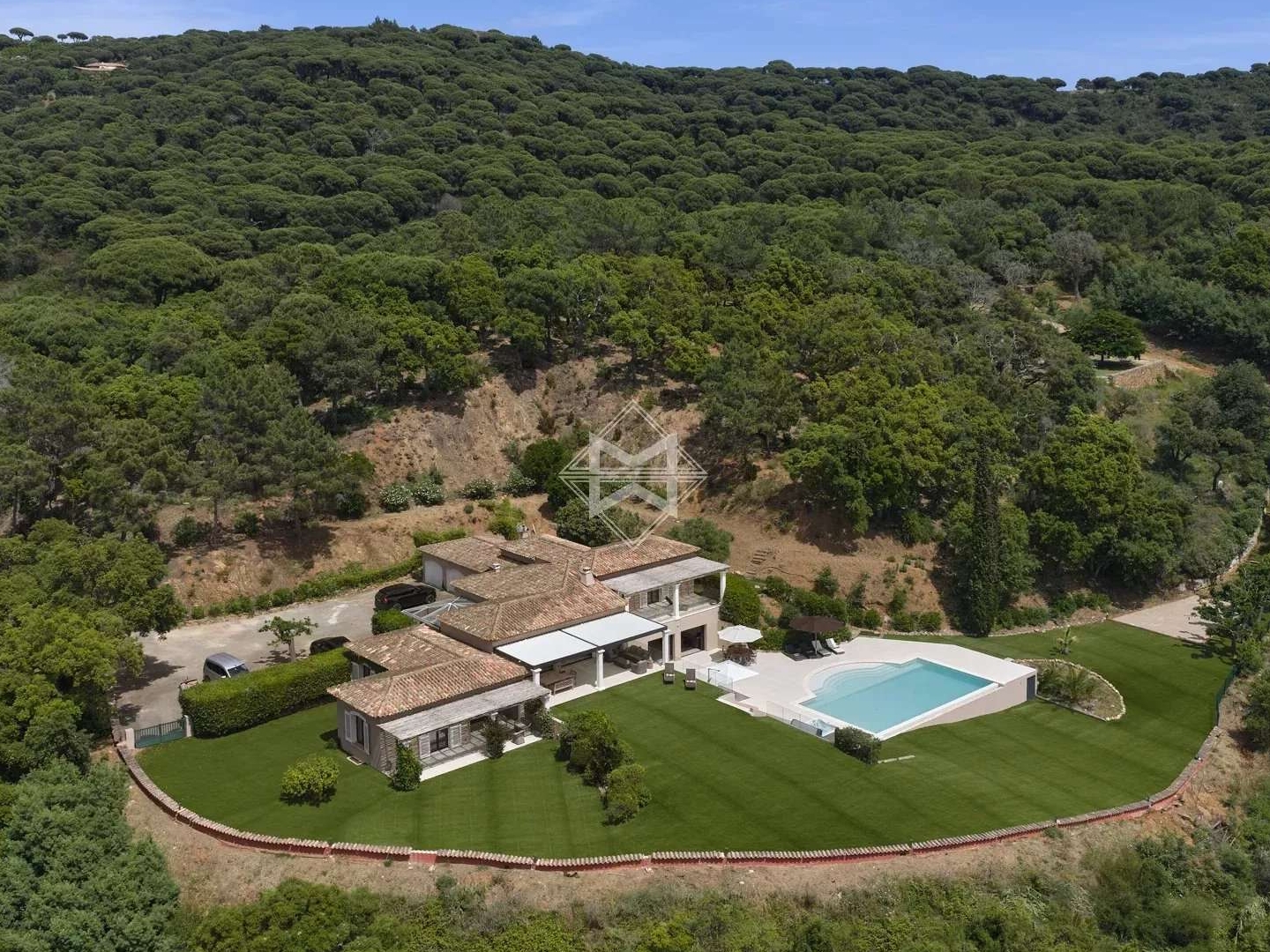 Maison 9 pièces 370 m²