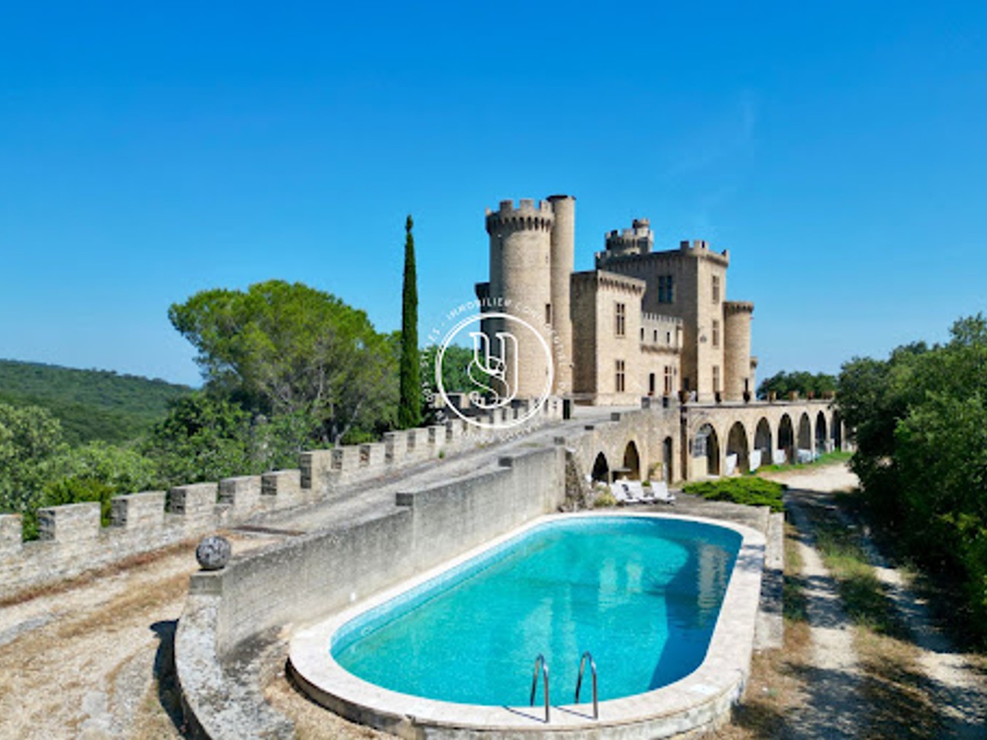 Maison à vendre - 375m2 - Uzès (30700)