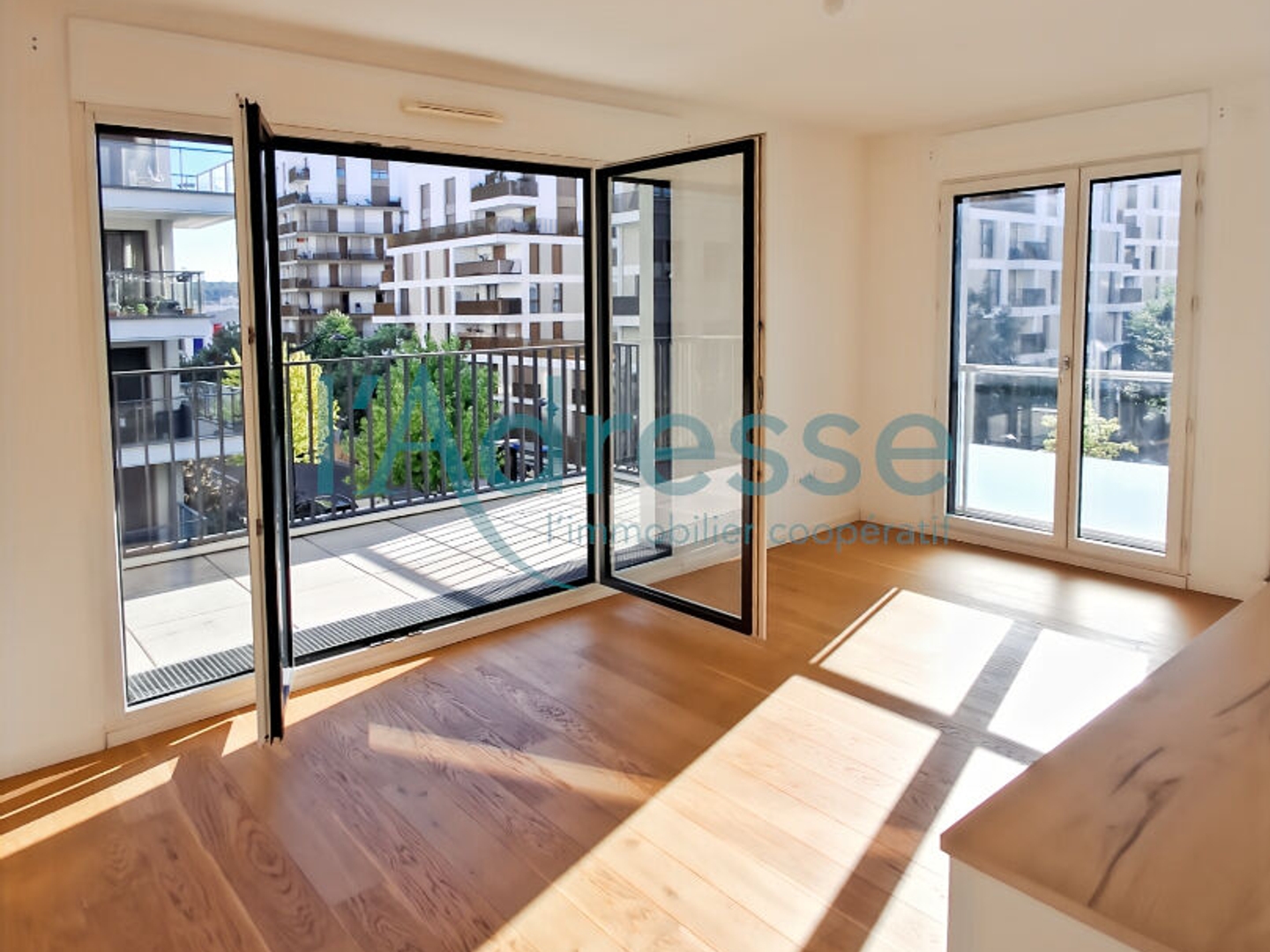RUEIL-MALMAISON Plateau -belles prestations pour cet appartement S/O