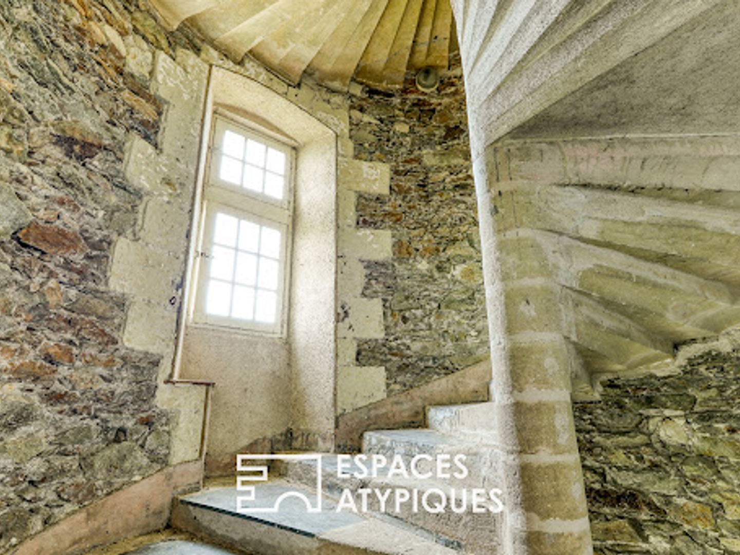 Immeuble à vendre - 18 pièces - 400m2 - Rochefort-Sur-Loire (49190)