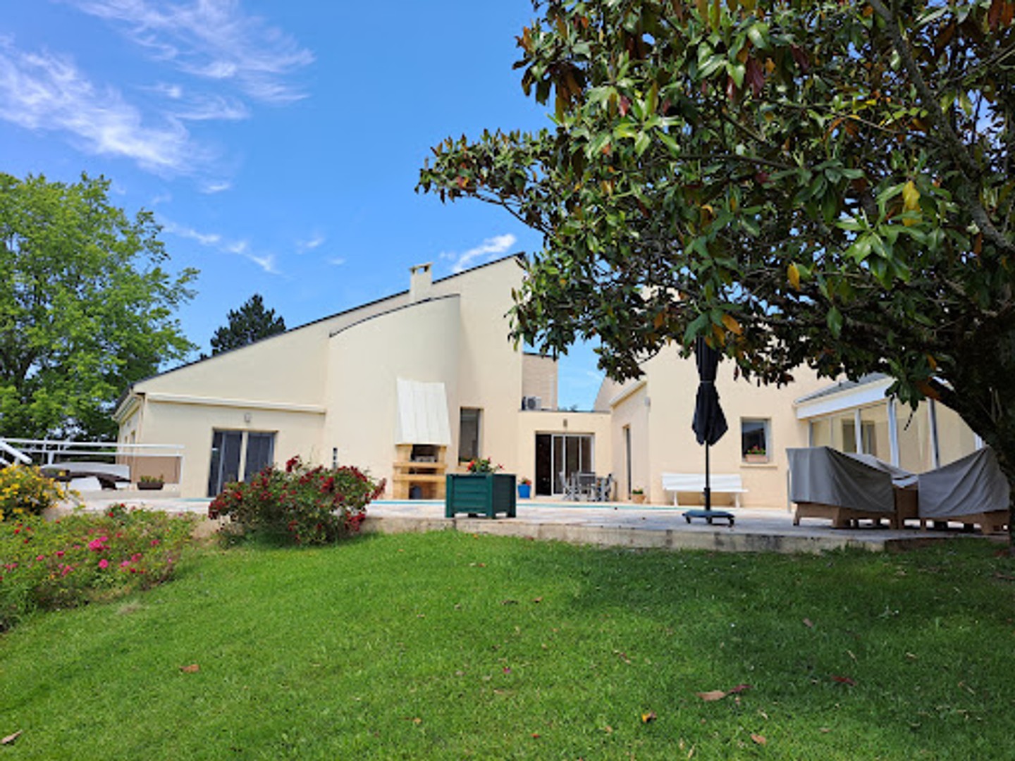 Maison à vendre - 7 pièces - 288m2 - Cosnac (19360)