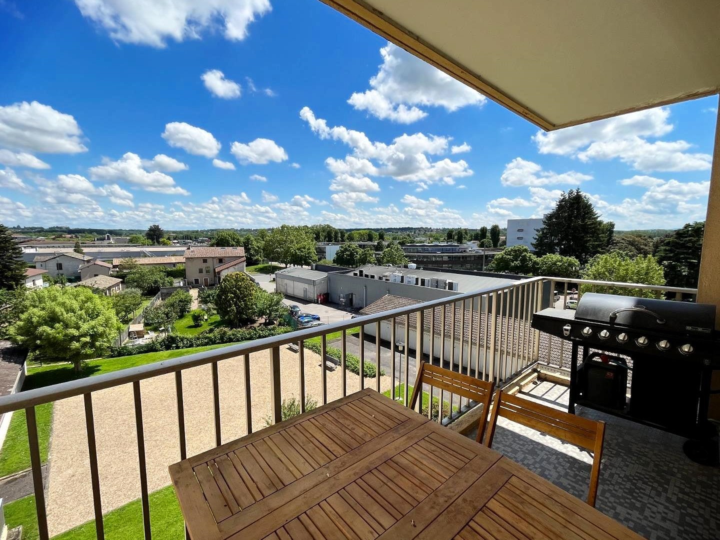 Appartement à vendre - 5 pièces - 104m2 - Belleville-En-Bea... (69220)
