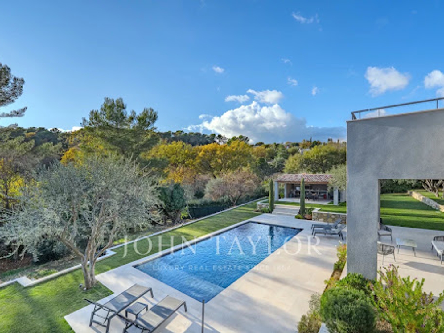 Maison à vendre - 6 pièces - 195m2 - Le Rouret (06650)