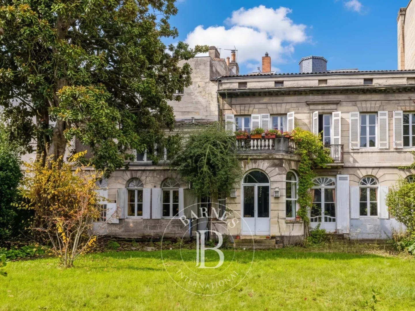 Bordeaux Croix de Seguey - Ensemble Immobilier de 430 m² - Jardin 600 m² - Garage 28 m² - Cave