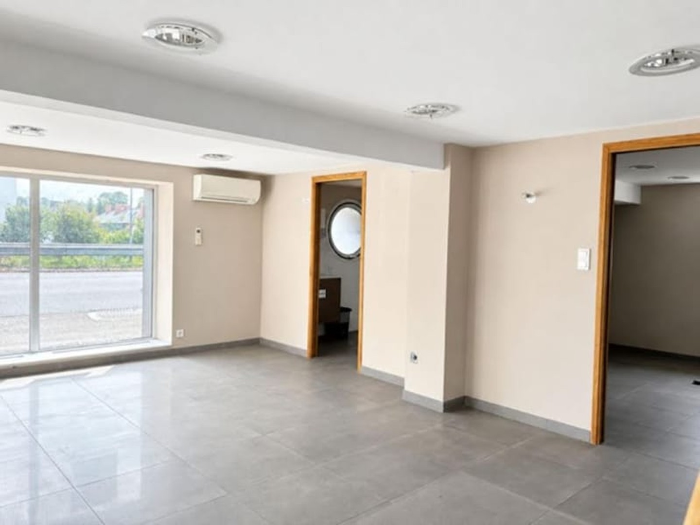 Locaux à vendre - 1 pièce - 150m2 - Quimper (29000)