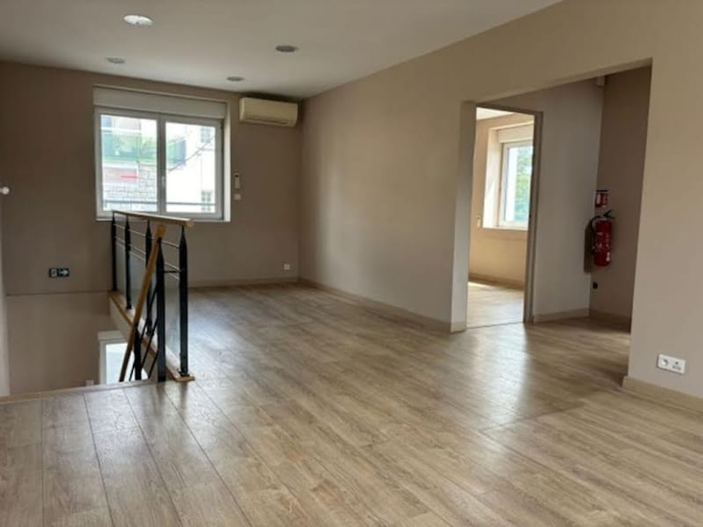 Locaux à vendre - 1 pièce - 150m2 - Quimper (29000)