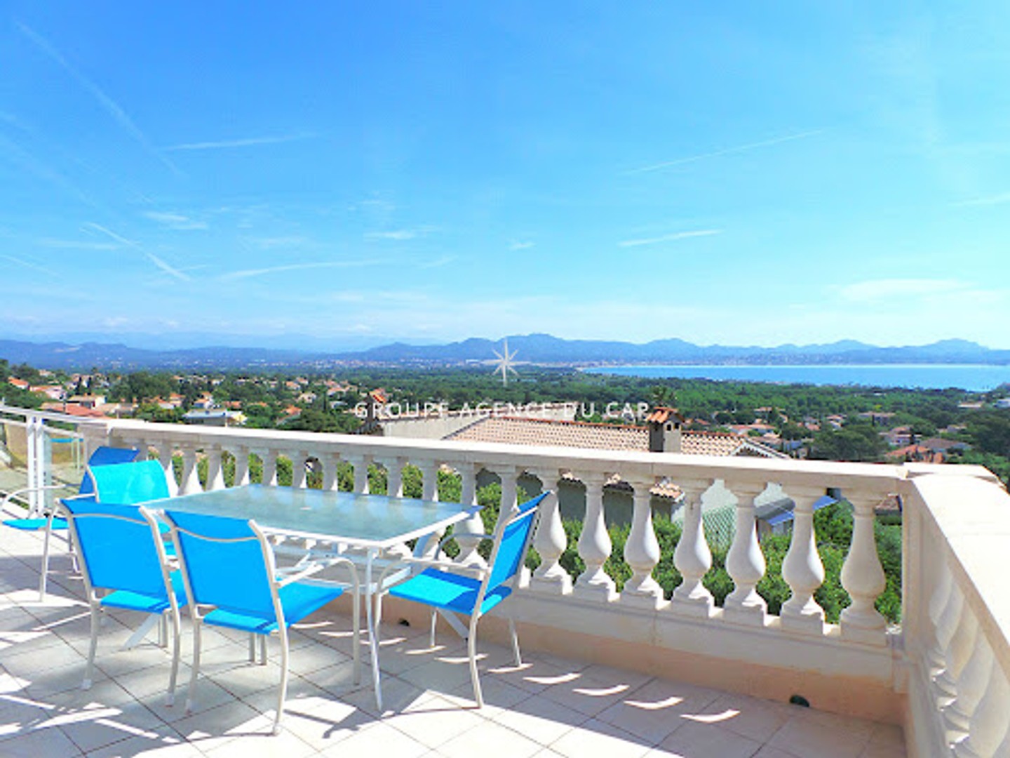 Maison à vendre - 10 pièces - 261m2 - Fréjus (83370)