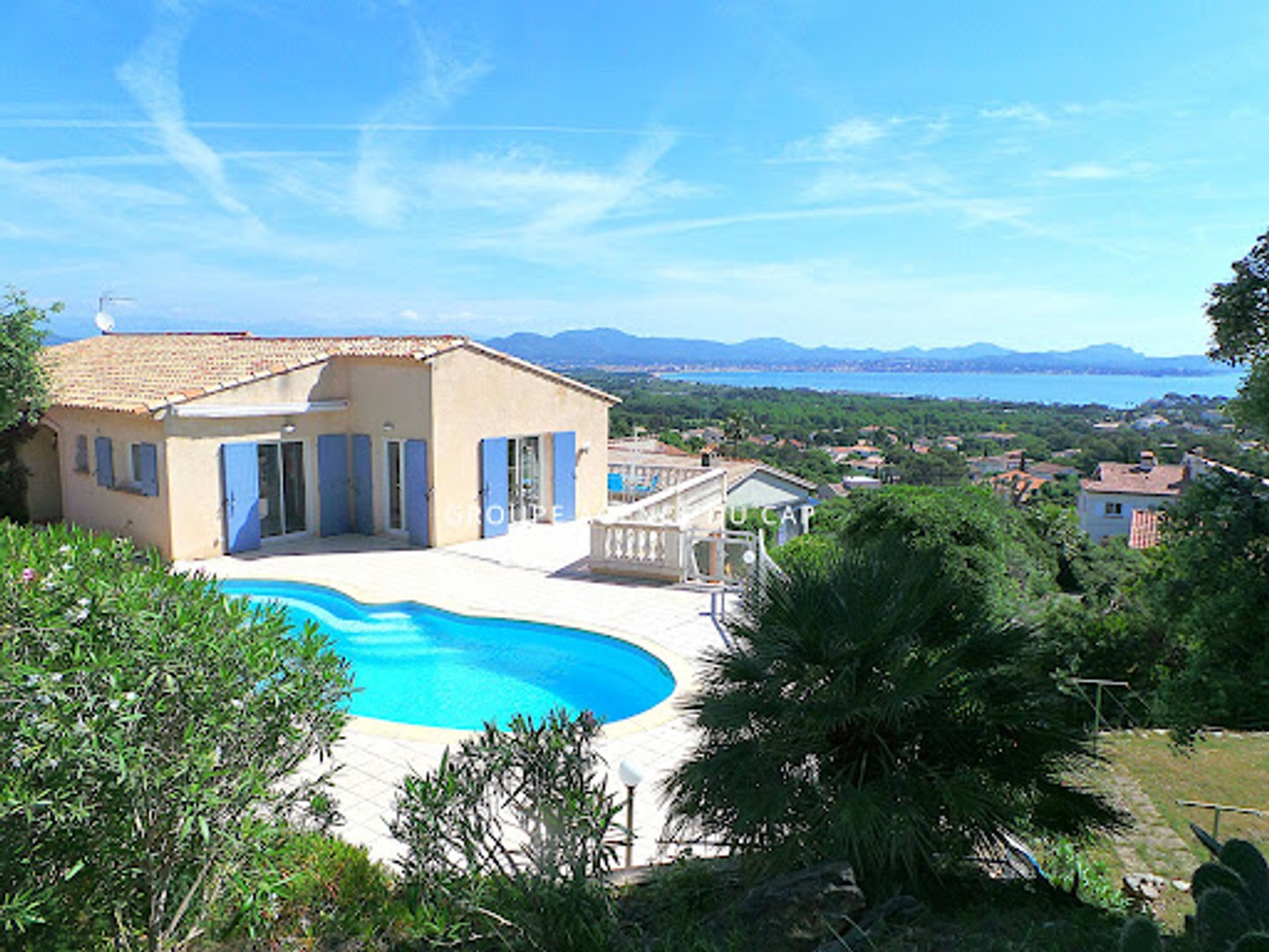 Maison à vendre - 10 pièces - 261m2 - Fréjus (83370)