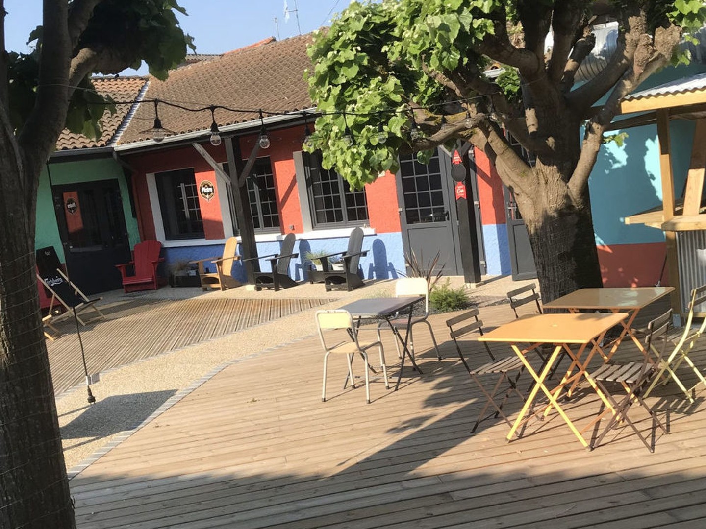 Locaux à vendre - 1254m2 - Saintes (17100)