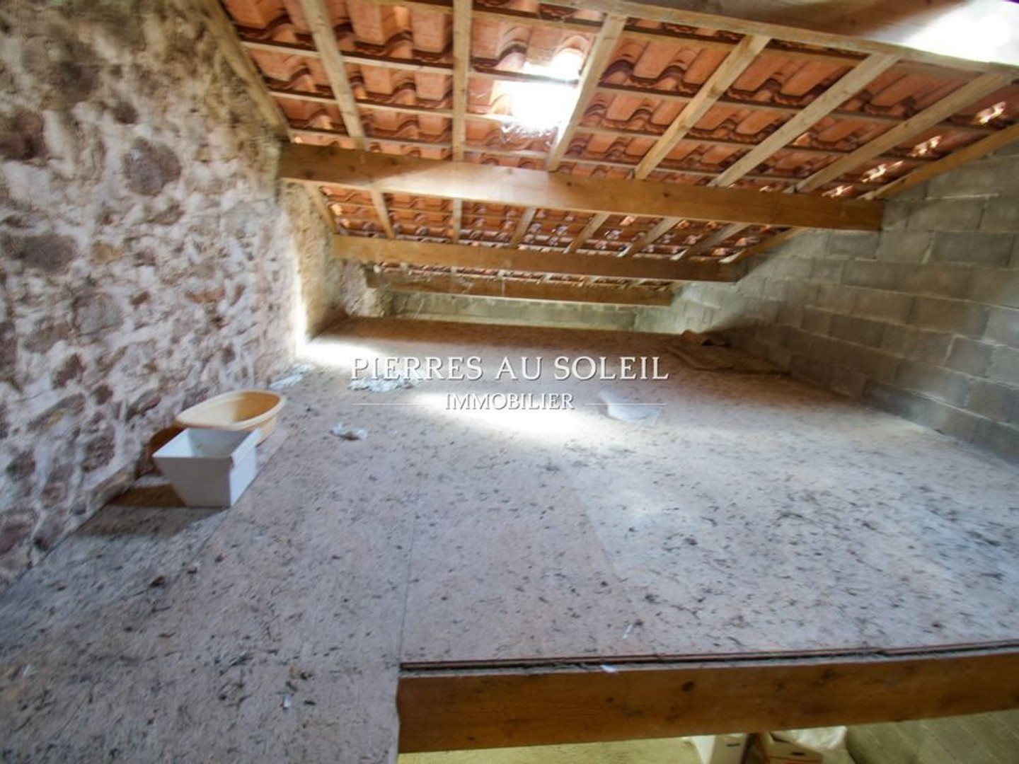 Parking / garage / box à vendre - 32m2 - La Tour-Sur-Orb (34260)
