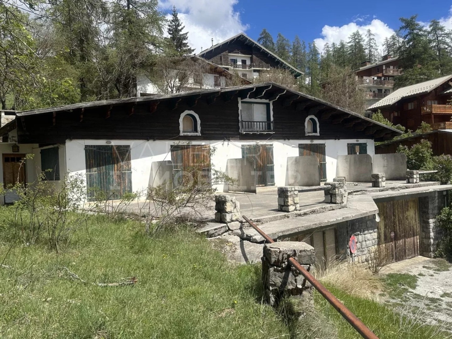Immeuble à vendre - 9 pièces - 460m2 - Péone (06470)