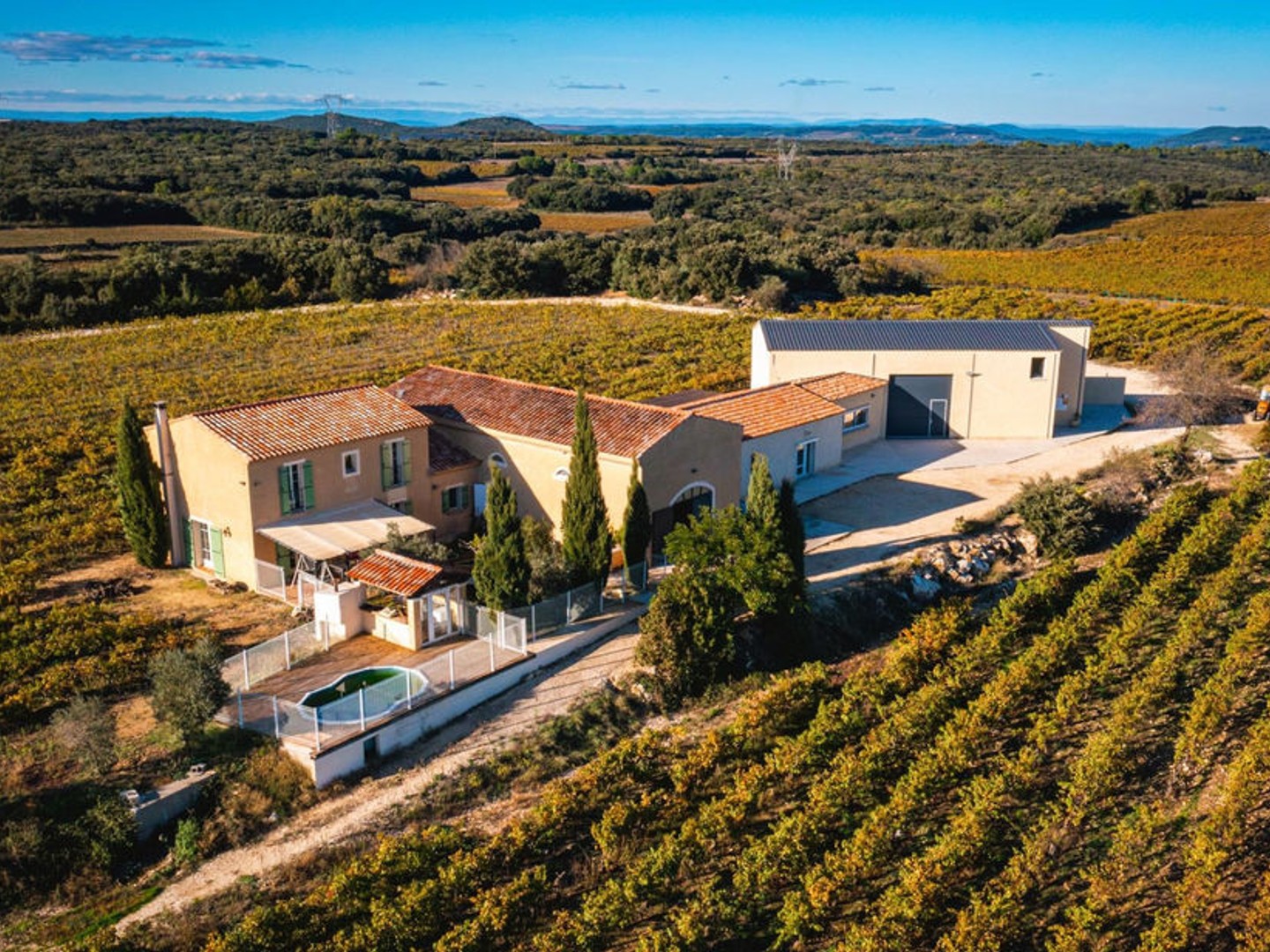 DEPT-30-A VENDRE-POUZILHAC Ensemble immobilier de 500m2 avec une superficie habitable actuelle de 169m2 évolut