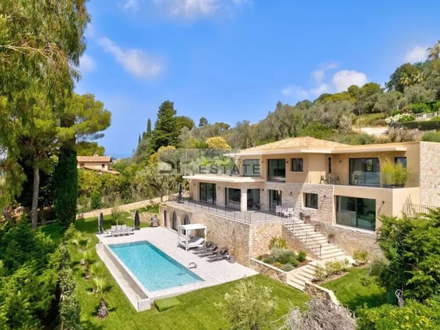 Villa 10 pièces 360 m²