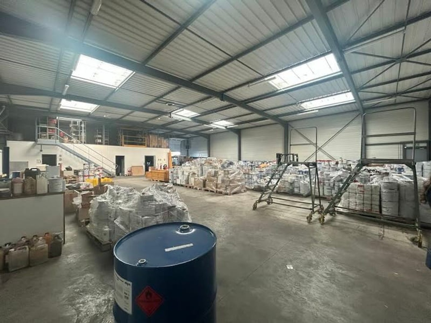 Locaux à vendre - 1384m2 - Chalon-Sur-Saône (71100)