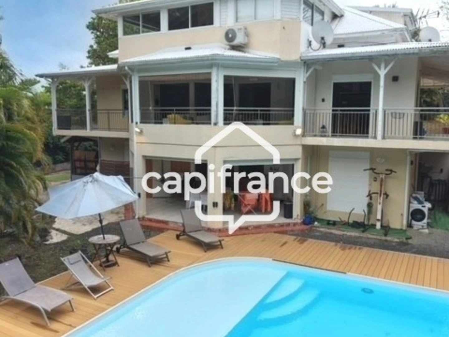 Maison à vendre - 8 pièces - 268m2 - Le Gosier (97190)