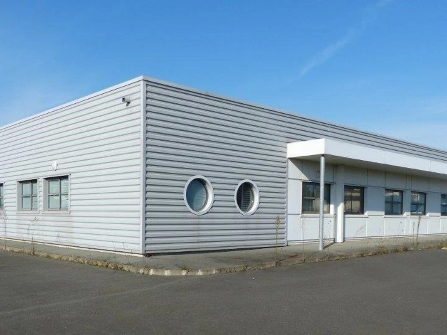 Magasin à vendre - 13 pièces - 10m2 - Breuil-Magné (17870)