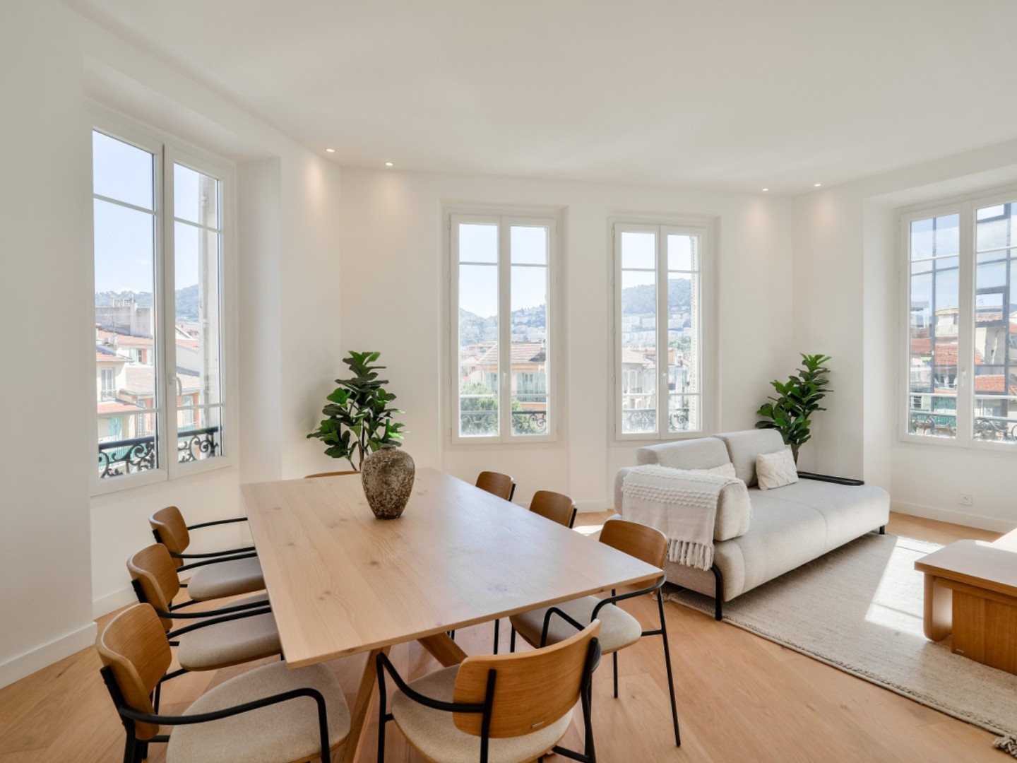 Nice - Le Port - Grand 5 pièces de 136 m² en étage élevé et entièrement rénové