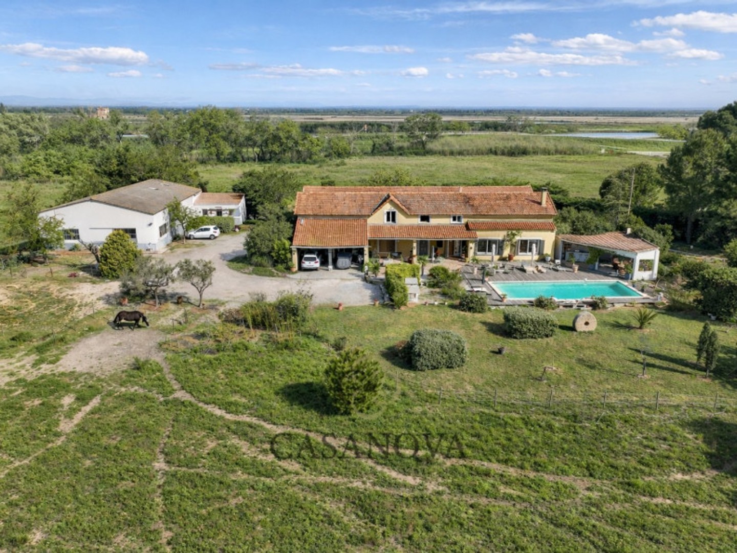 Maison à vendre - 15 pièces - 420m2 - Aigues-Mortes (30220)