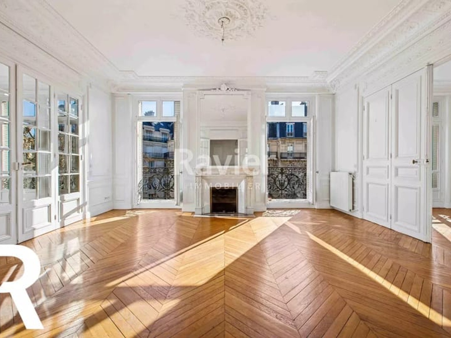 AVENUE NIEL - 7 PIECES - 199M2- BALCON