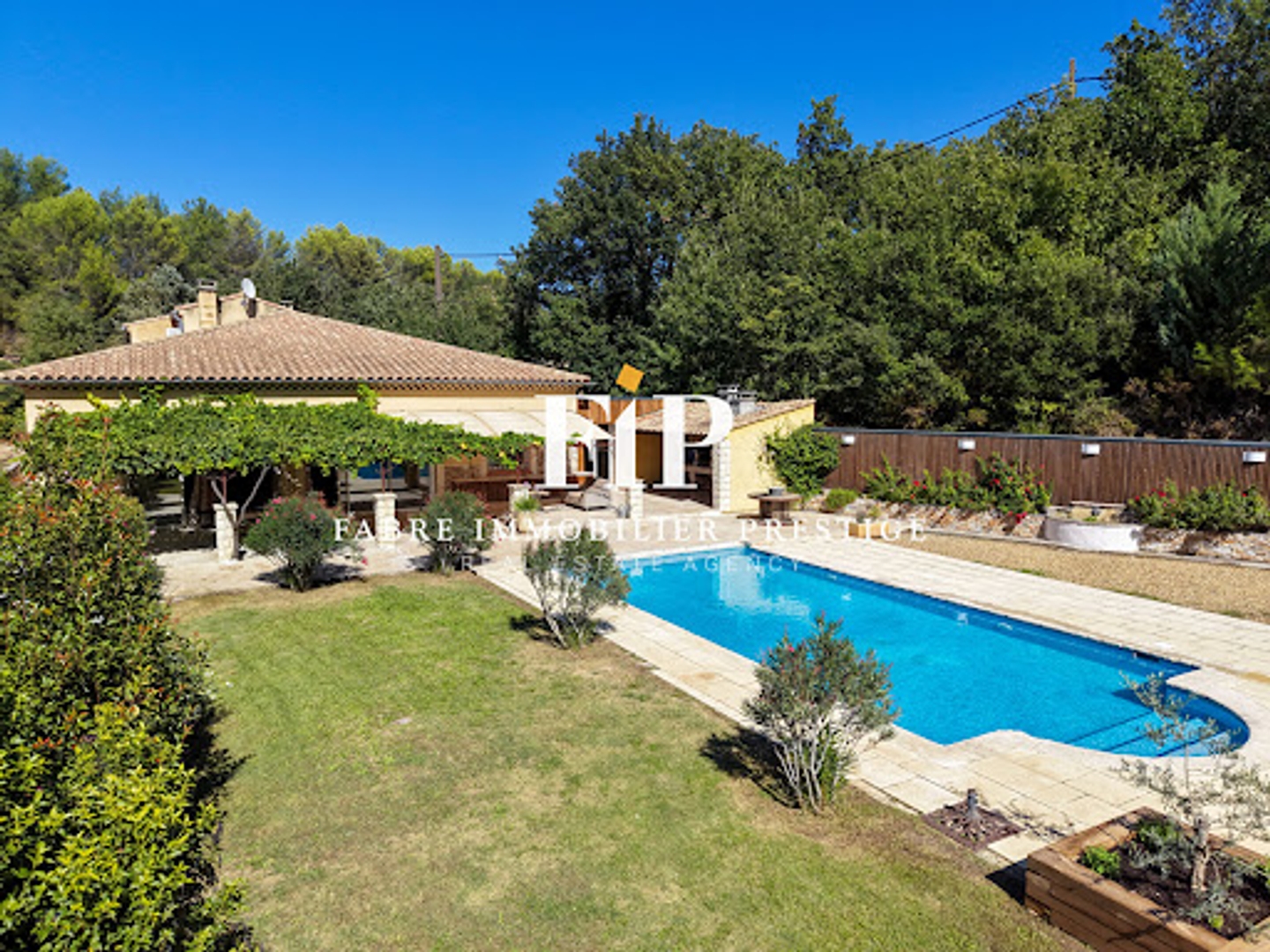 Maison à vendre - 13 pièces - 305m2 - Fuveau (13710)