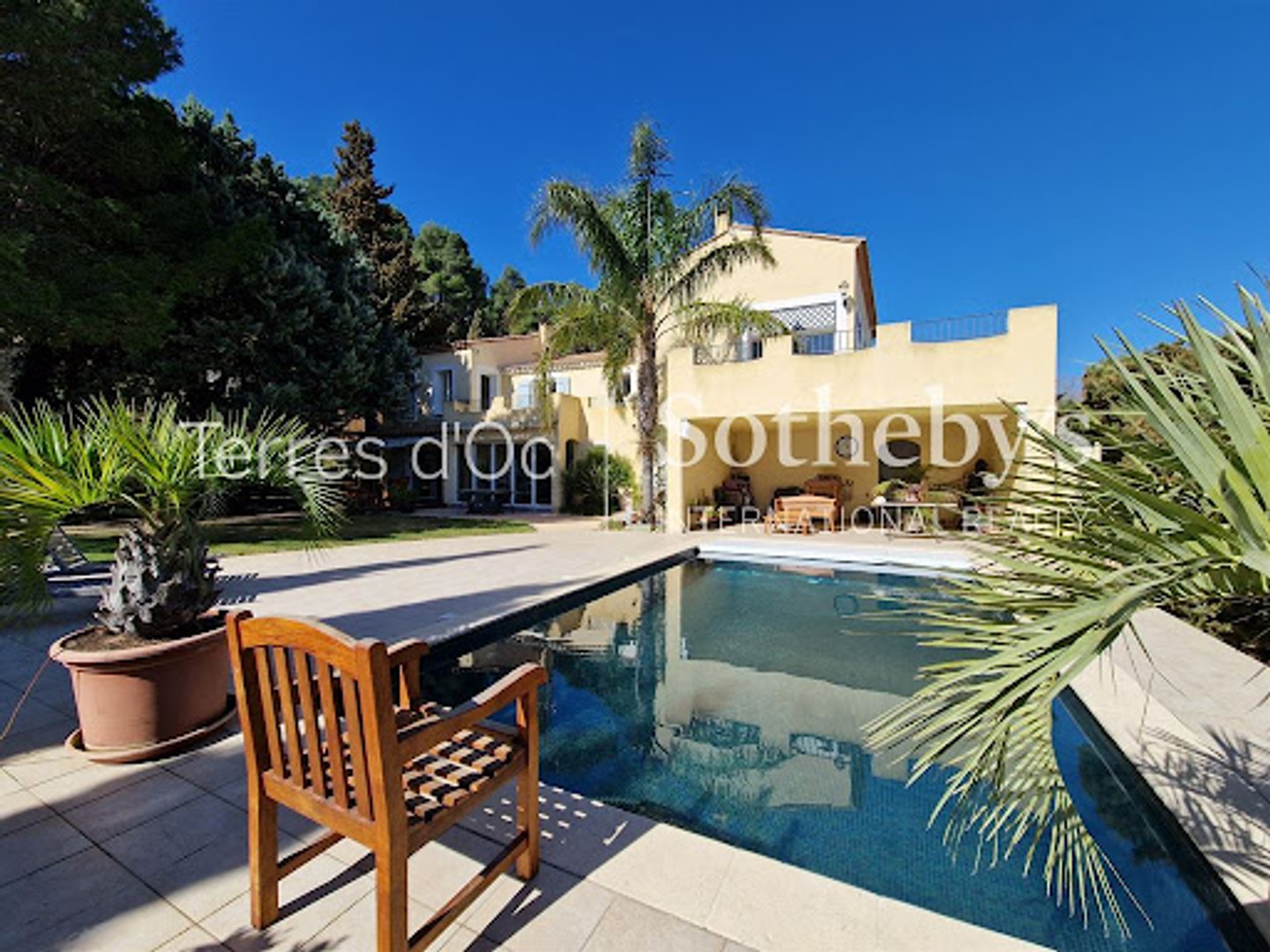 Maison 10 pièces 253 m²