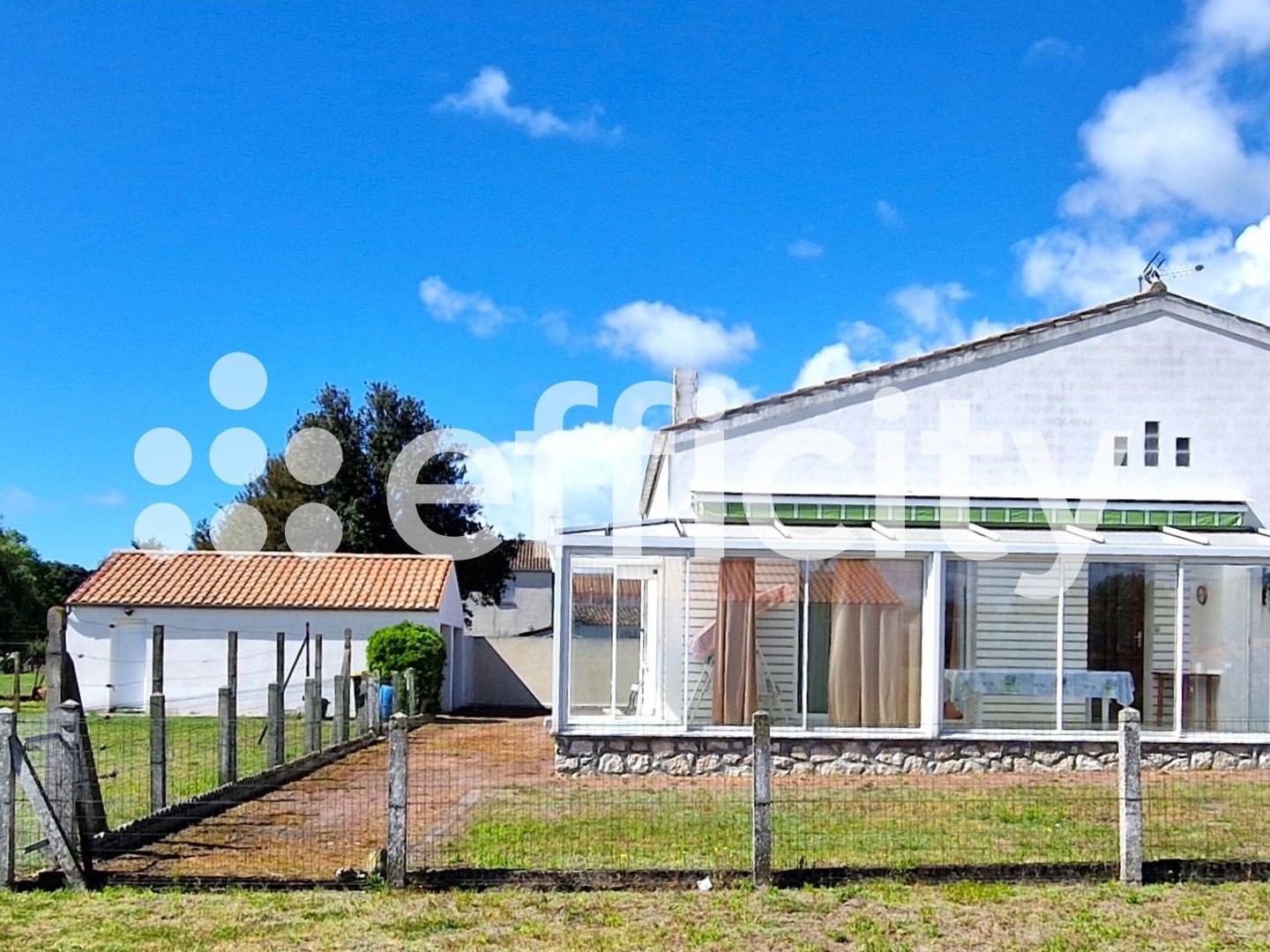 Maison à vendre - 5 pièces - 113m2 - Saint-Just-Luzac (17320)