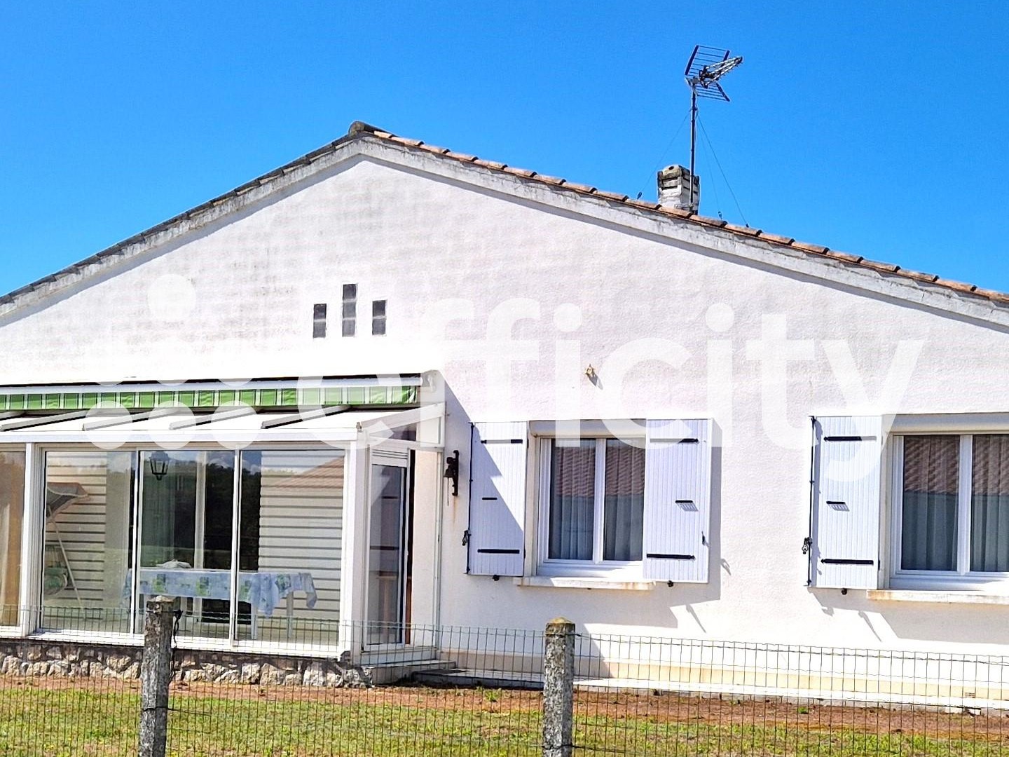 Maison à vendre - 5 pièces - 113m2 - Saint-Just-Luzac (17320)