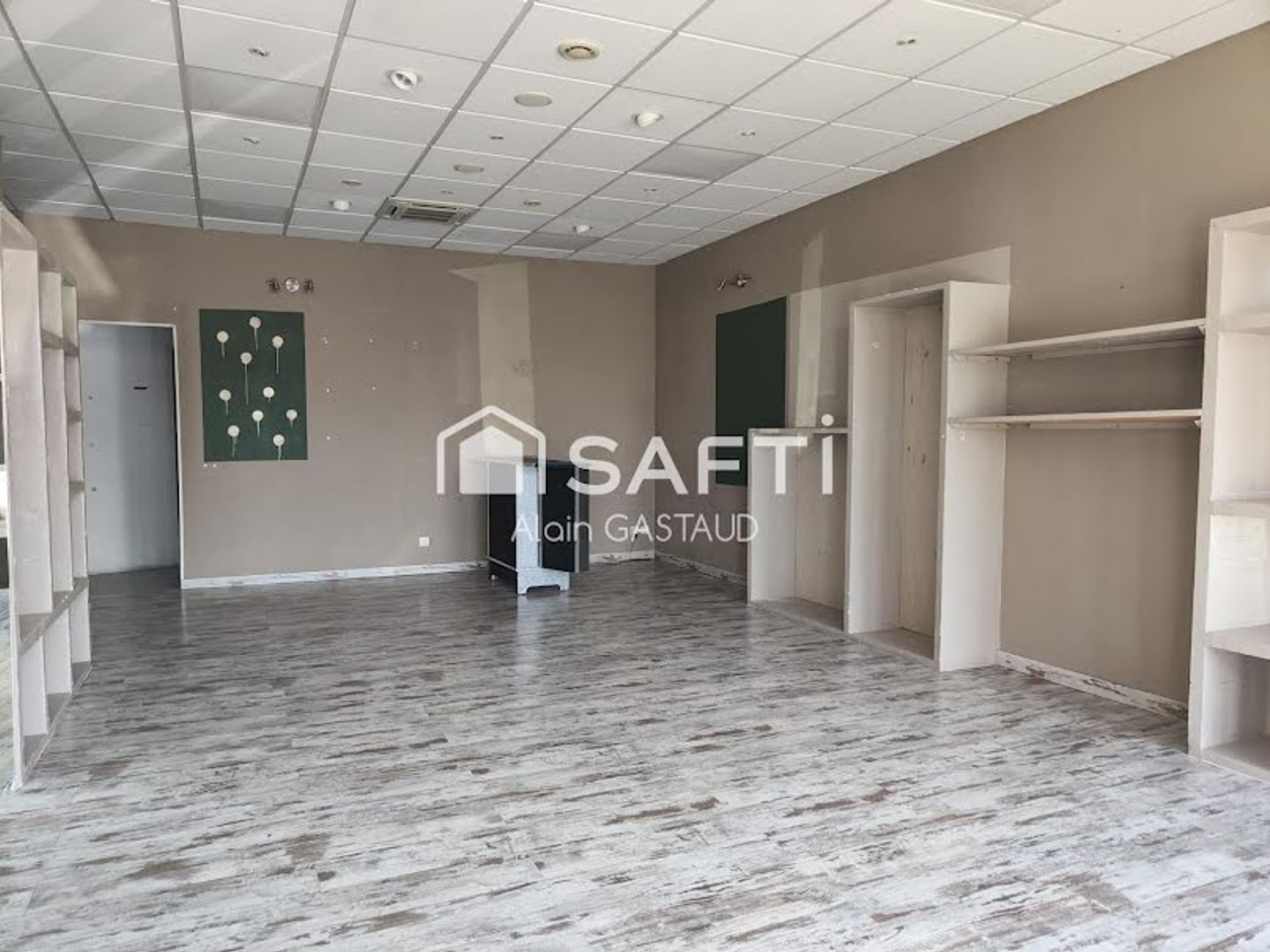 Parking / garage / box à vendre - 70m2 - Saint-Raphaël (83700)