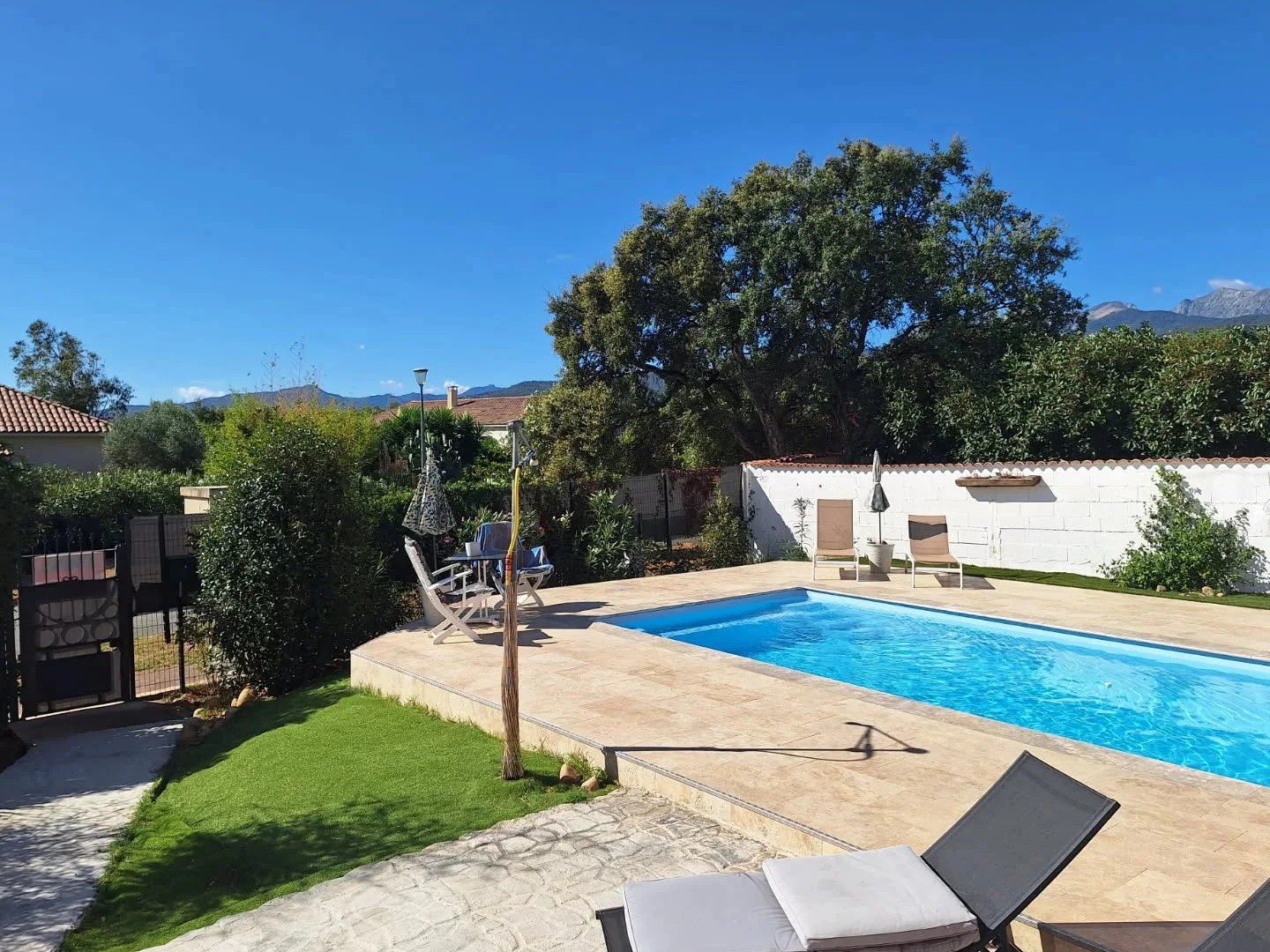 Maison à vendre - 4 pièces - 127m2 - Ghisonaccia (20240)