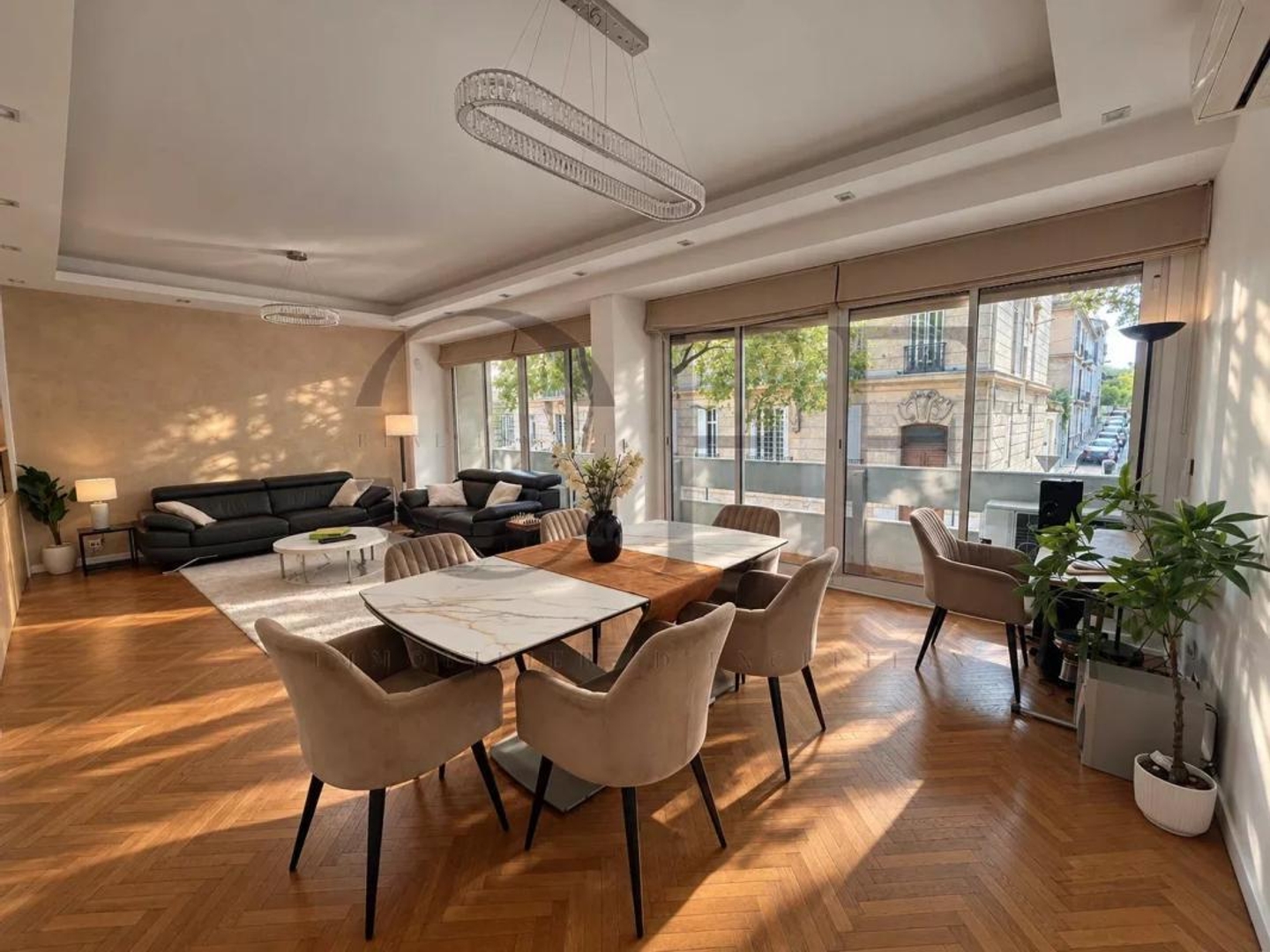 Vends t4 - 114.5 m² - Marseille 8Ème 13008