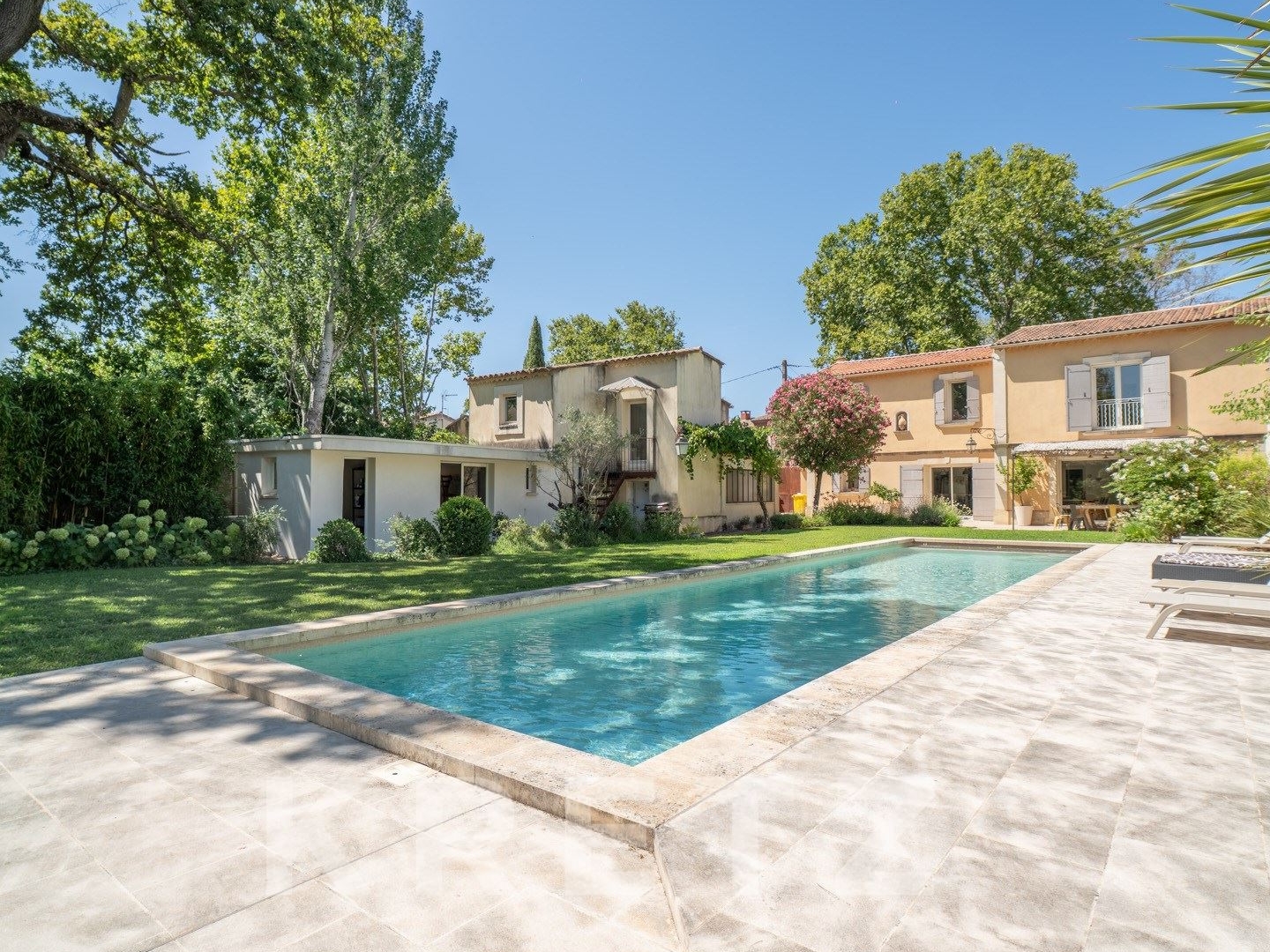 Maison à vendre - 8 pièces - 220m2 - Avignon (84140)