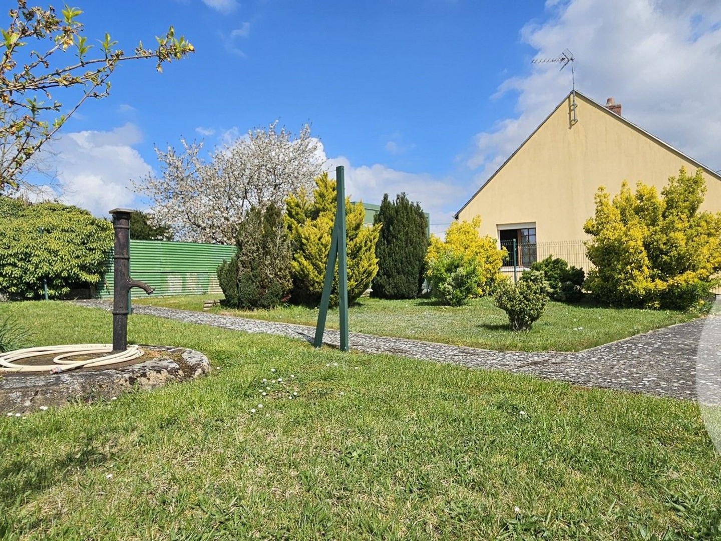 Maison à vendre - 3 pièces - 78m2 - Alluyes (28800)