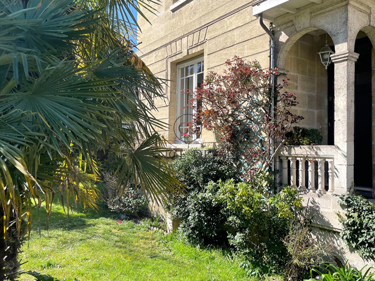 Maison en pierre avec jardin et garage - CAUDERAN PRIMROSE